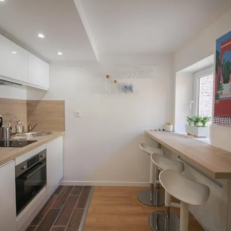 Bright, Fully-equipped In Appartamento