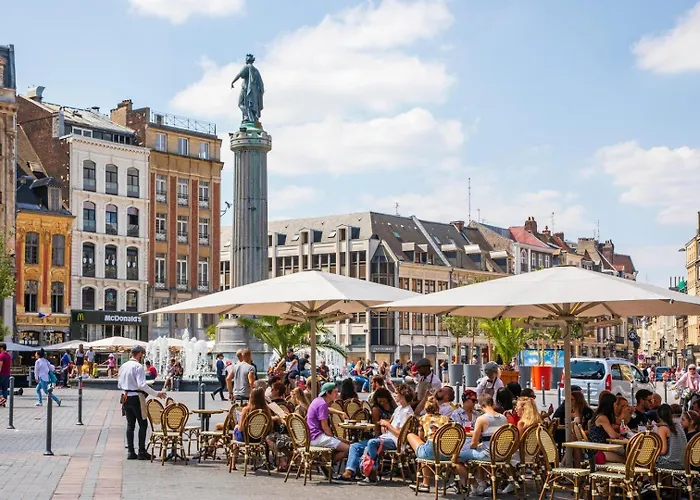 Bright, Fully-equipped In Apartment